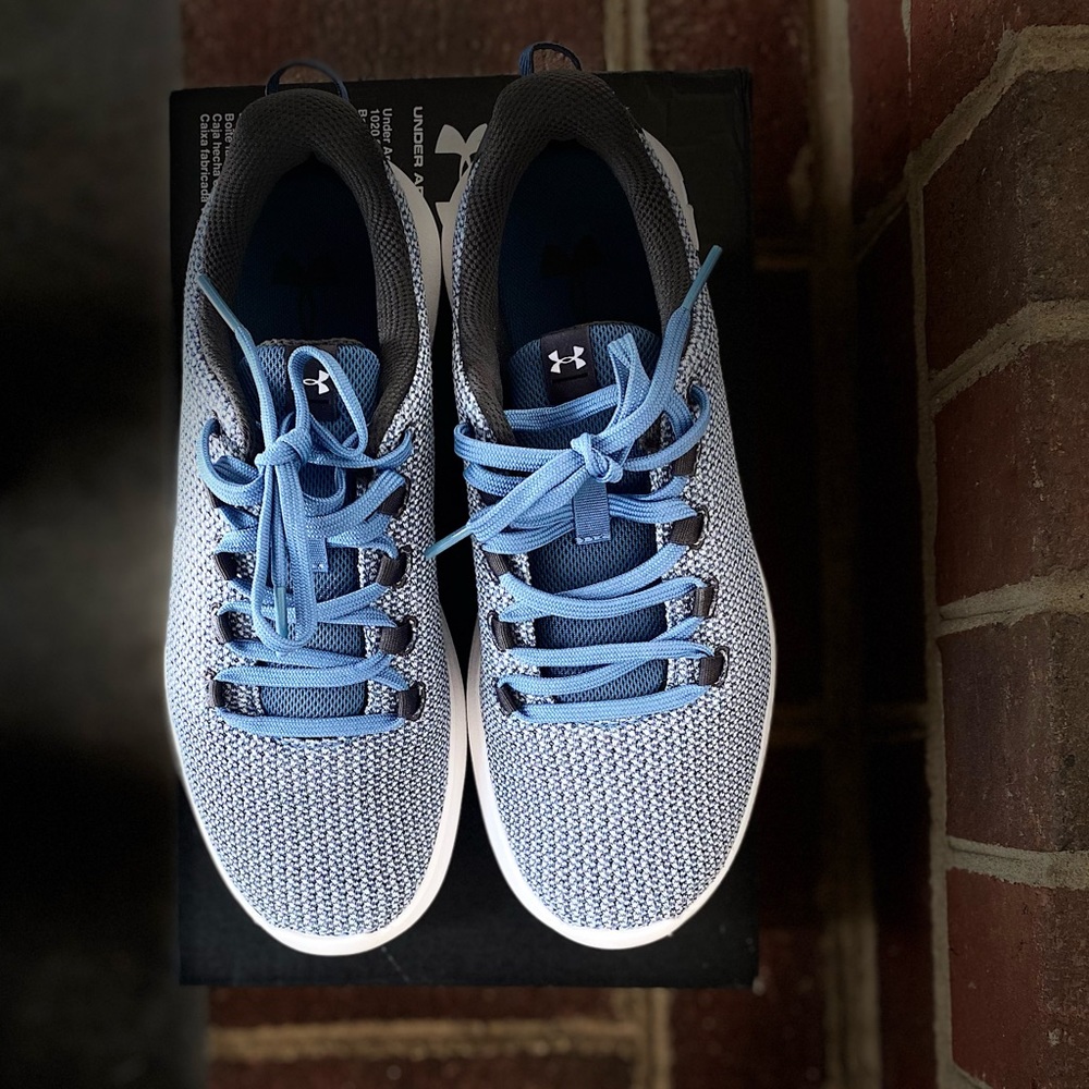 Under armor women’s sneakers size 8.5 brand new